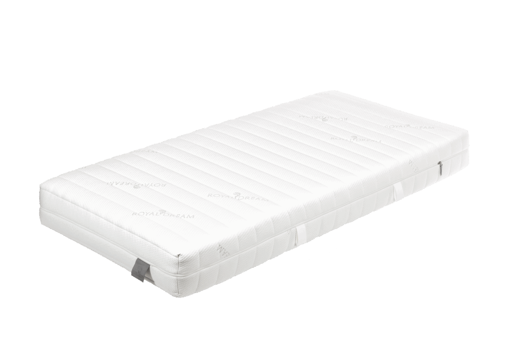 Weiße Matratze mit gestepptem Design und der Aufschrift "ROYAL DREAM" auf der Oberfläche, seitlich mit einem grauen Etikett und Reißverschluss versehen, freigestellt auf weißem Hintergrund.