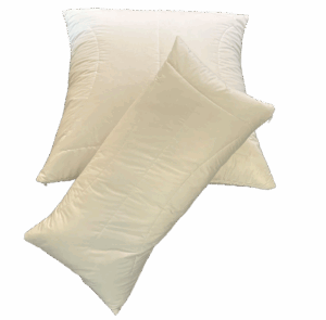 Zwei weiße Kissen, eines quadratisch und das andere rechteckig, liegen übereinander.